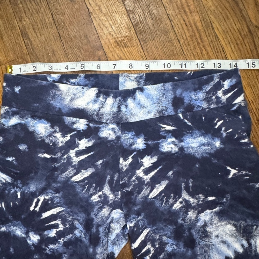 EST 1946 white and blue tie dye Shorts s - Picture 5 of 5